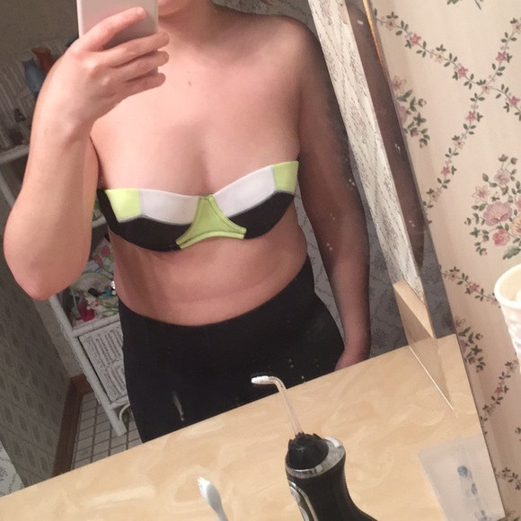 Victoria Secret strapless bikini top - Picture 3 of 4